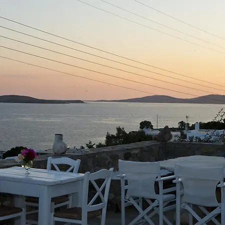 Voula & 4*